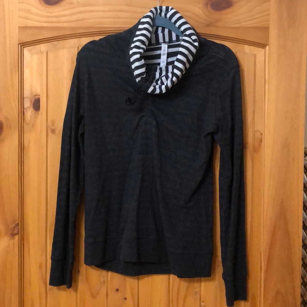 Lululemon Charcoal Grey top Size 8 with Tag